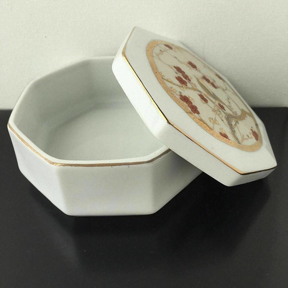VTG Singing Bird Octagonal Trinket Jewelry Box Ceramic White Gold Red Japan - Picture 2 of 6